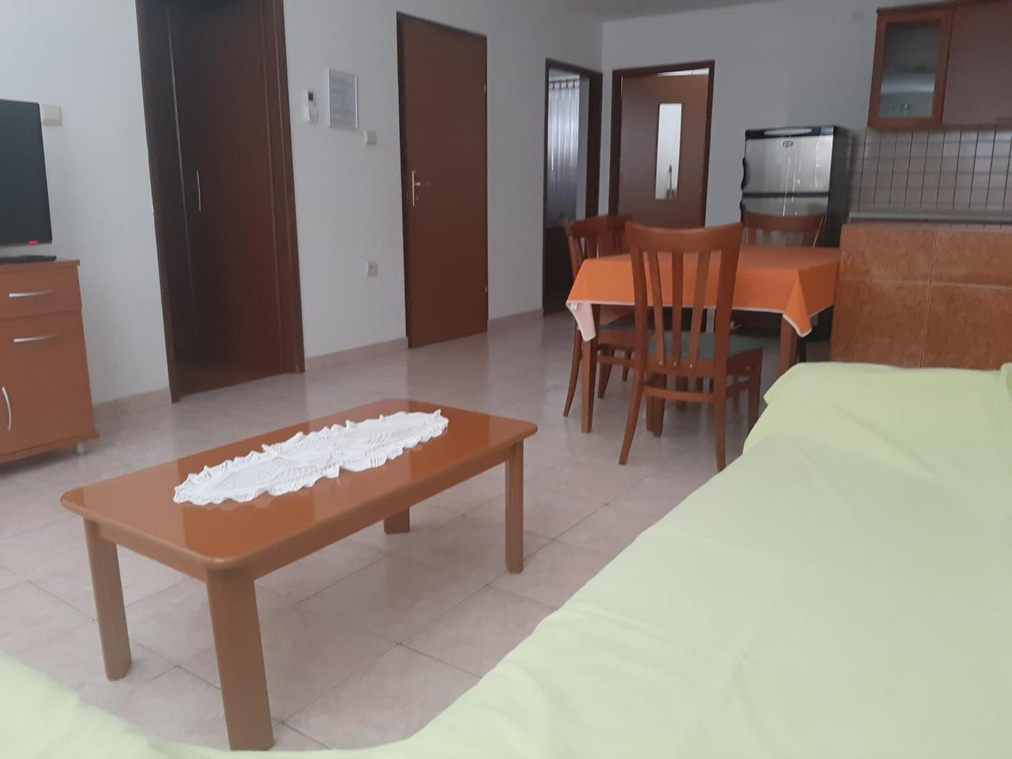 Apartments Kalsan Новаля Екстериор снимка